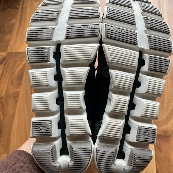 On Running Cloud 5 Women’s Sneakers - Picture 3 of 6